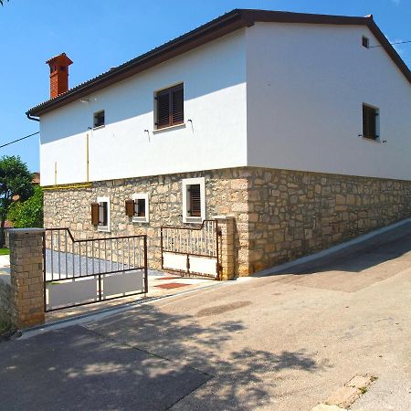 דירות Ližnjan Apartmenst Slavica 1654 מראה חיצוני תמונה